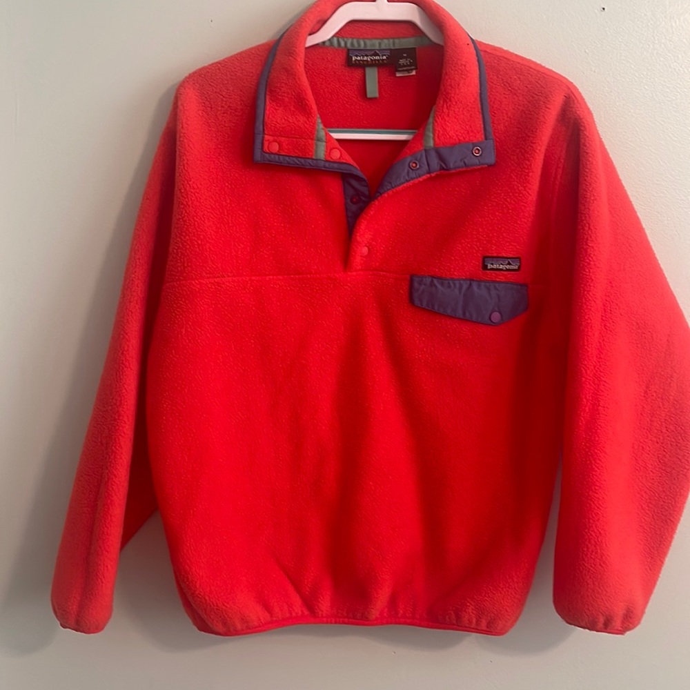 Women’s Patagonia pull over jacket. Size M